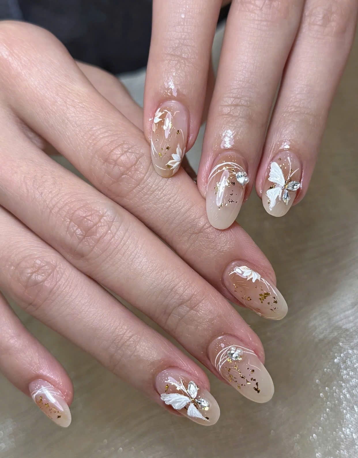 Mẫu nail bướm Ombre & phối màu sáng tạo
