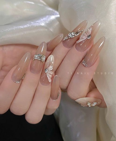 Mẫu nail bướm