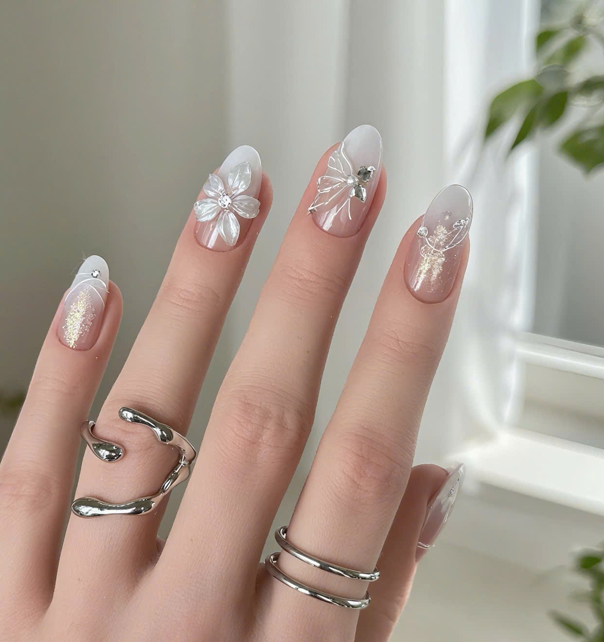 Mẫu nail bướm đơn giản, tinh tế