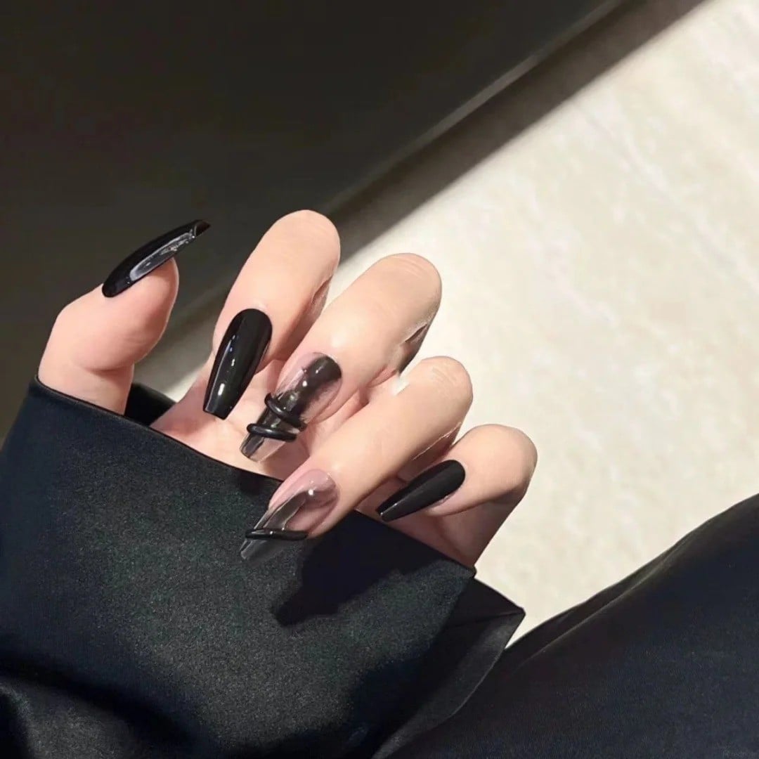 nail đen trắng