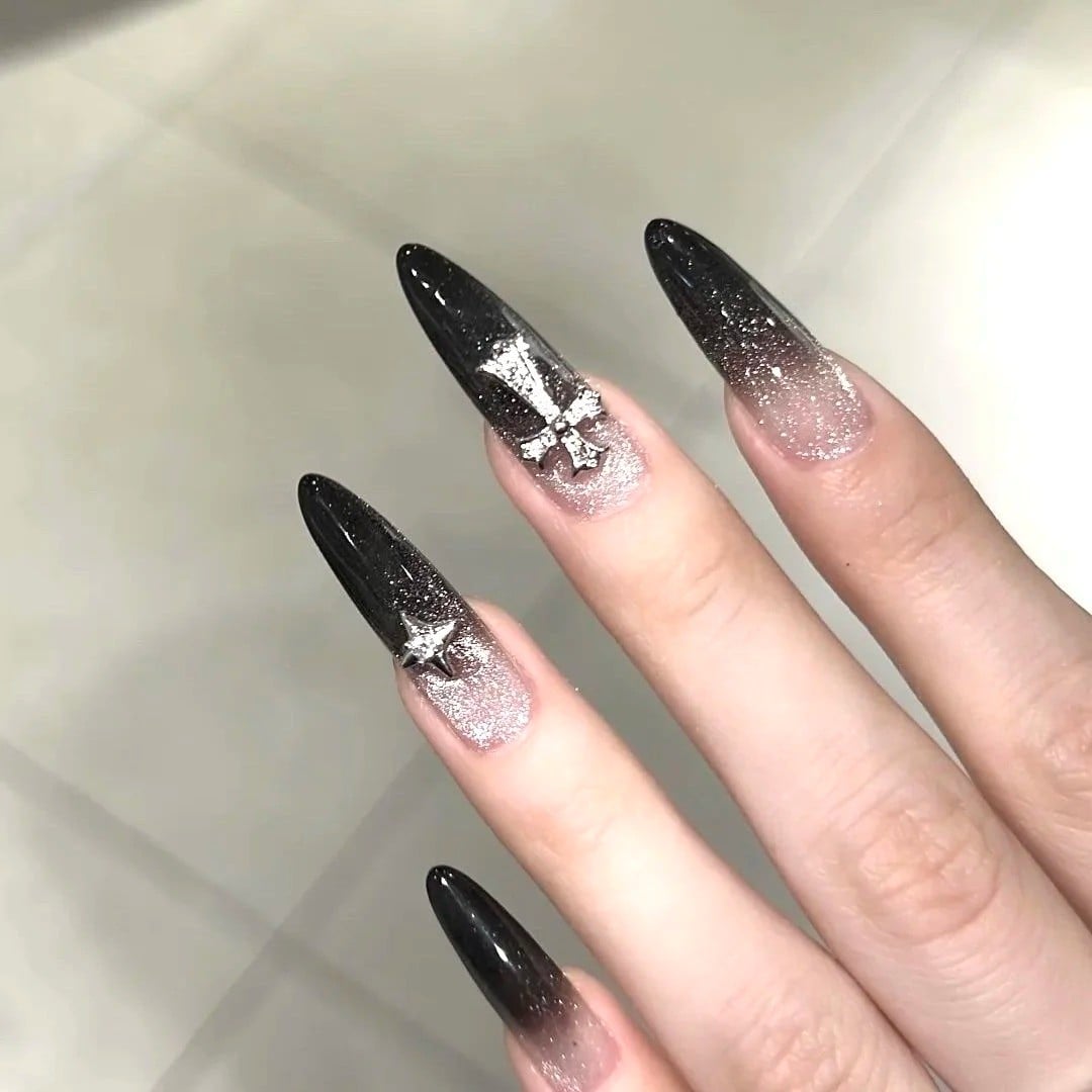 nail đen trắng