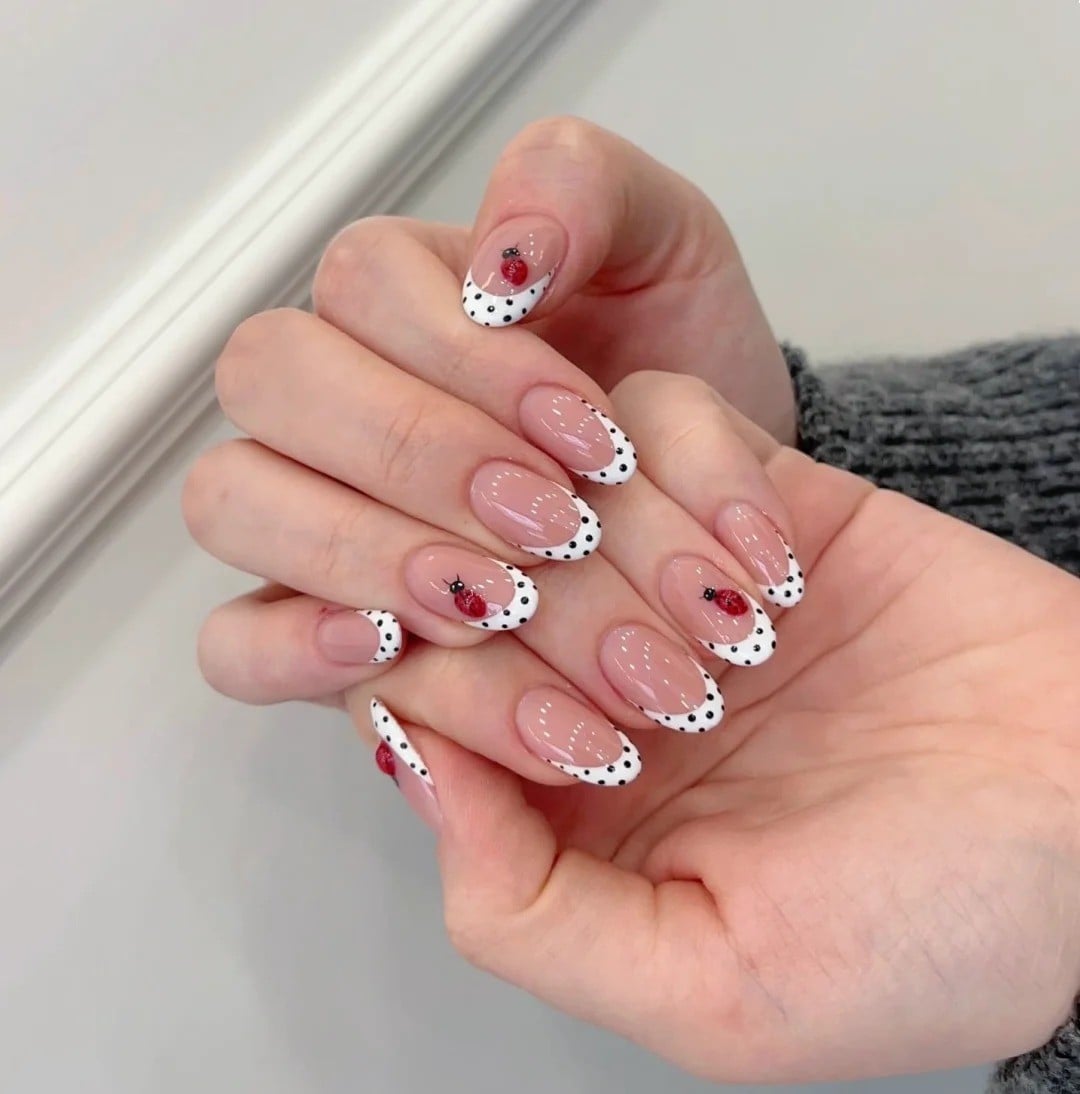 nail đen trắng