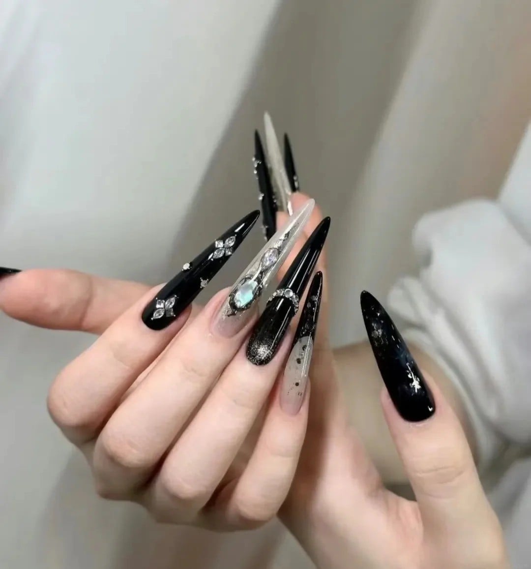 nail đen trắng