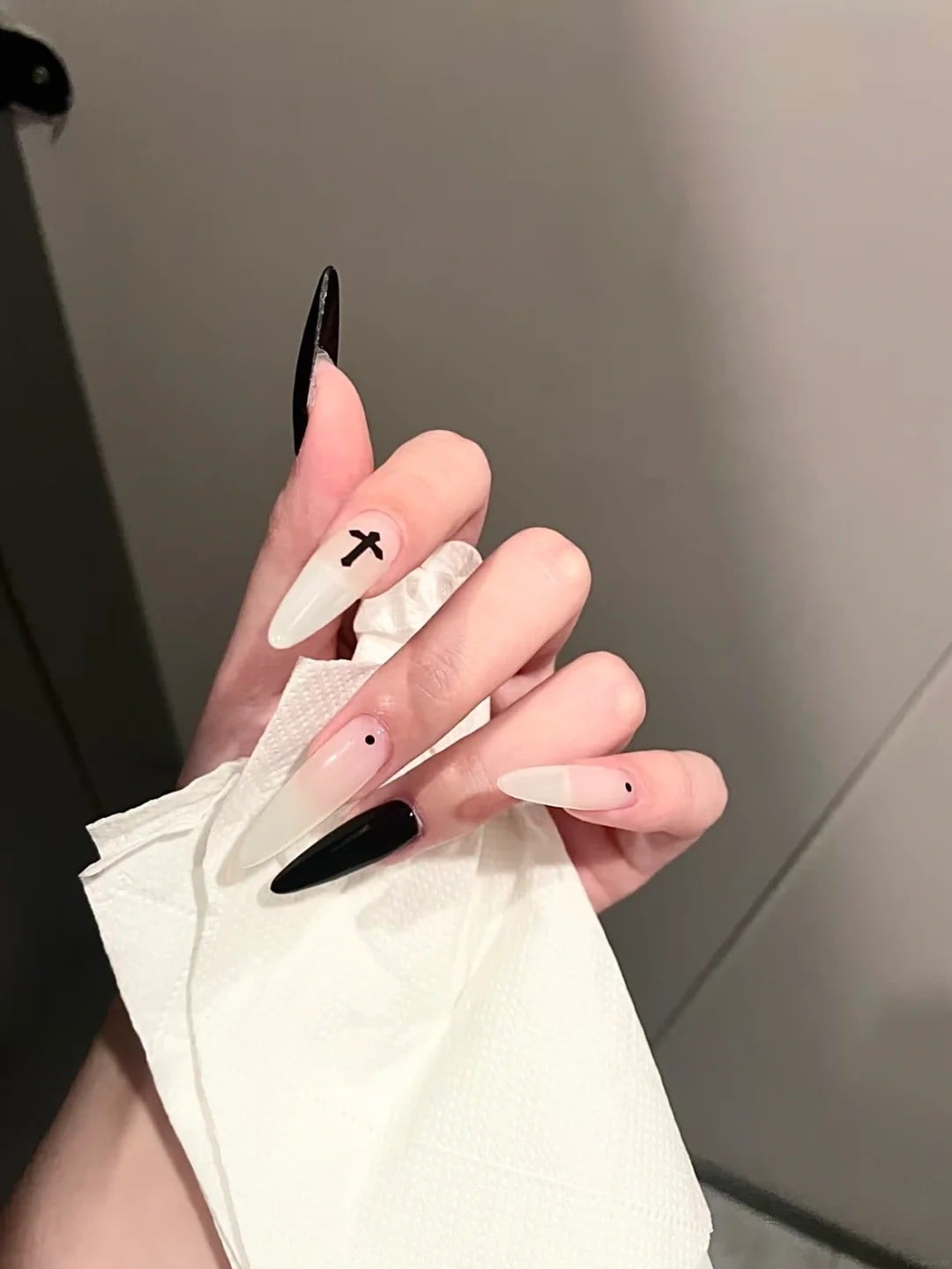 nail đen trắng