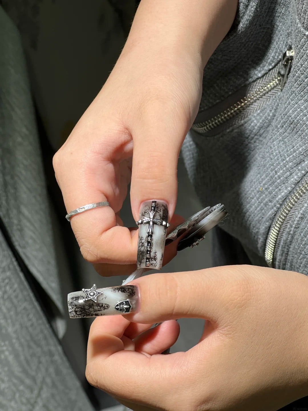nail đen trắng