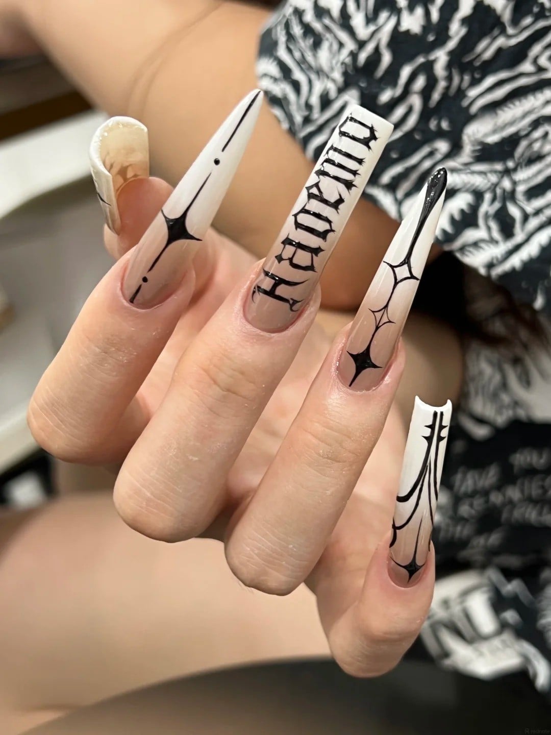 nail đen trắng