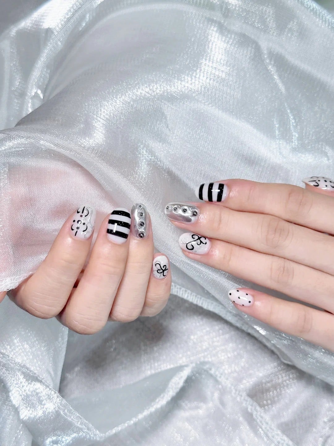 nail đen trắng