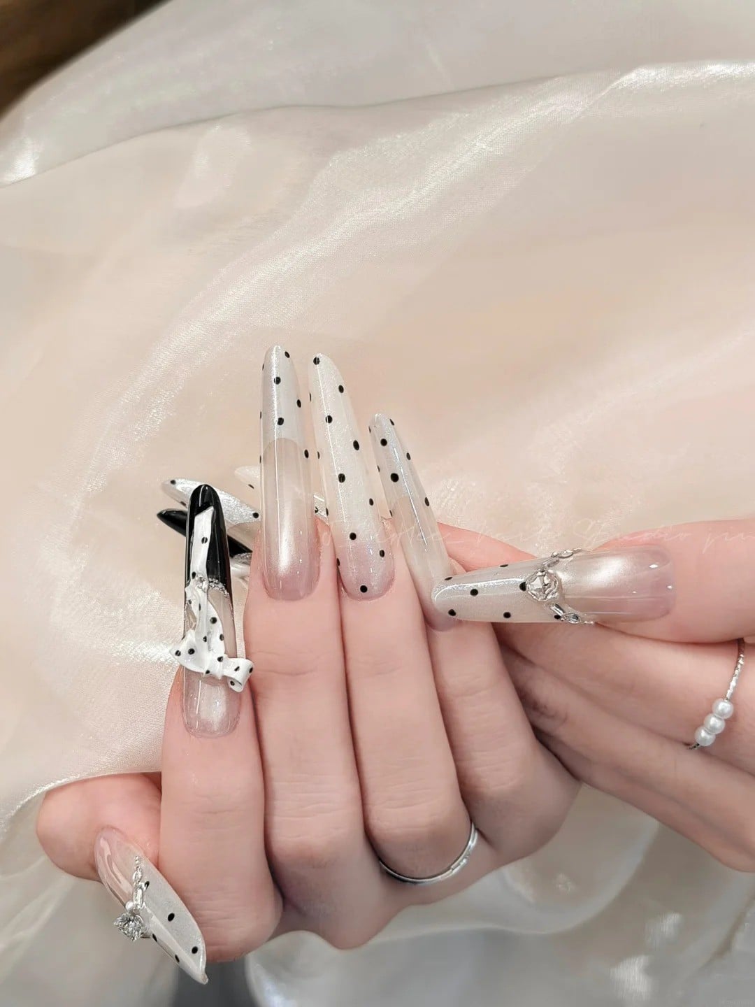 nail đen trắng