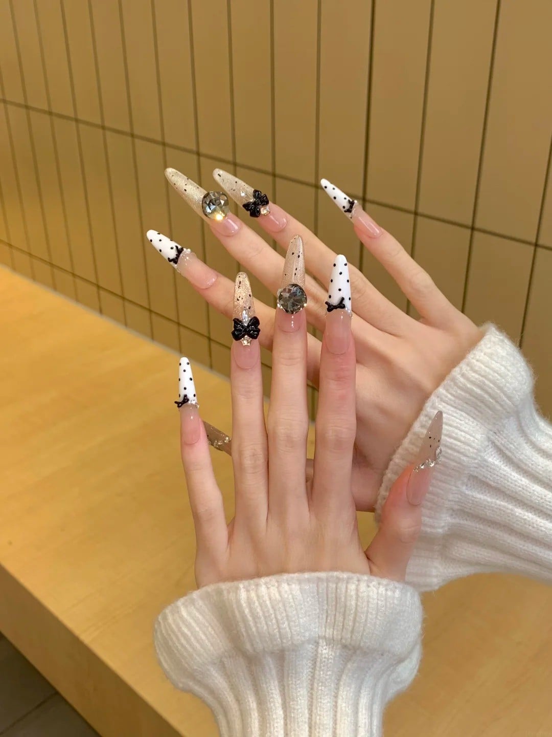nail đen trắng