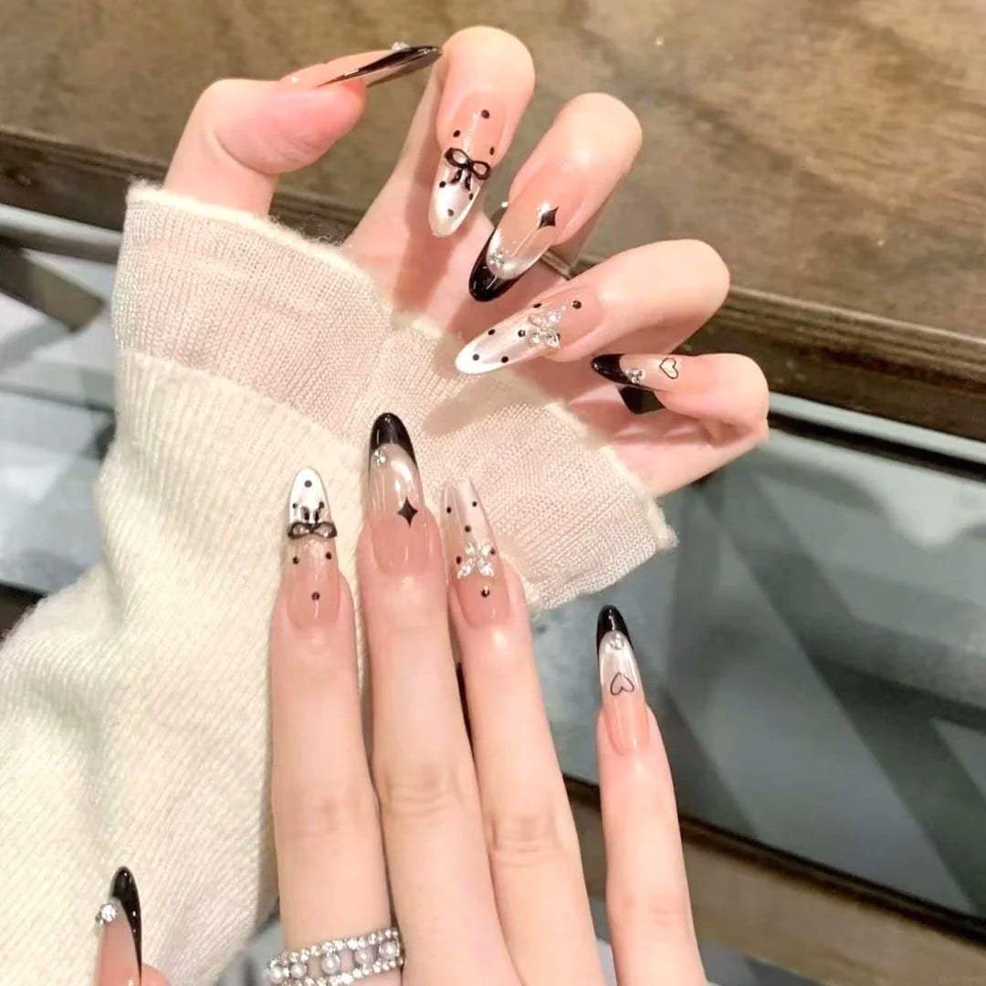 nail đen trắng