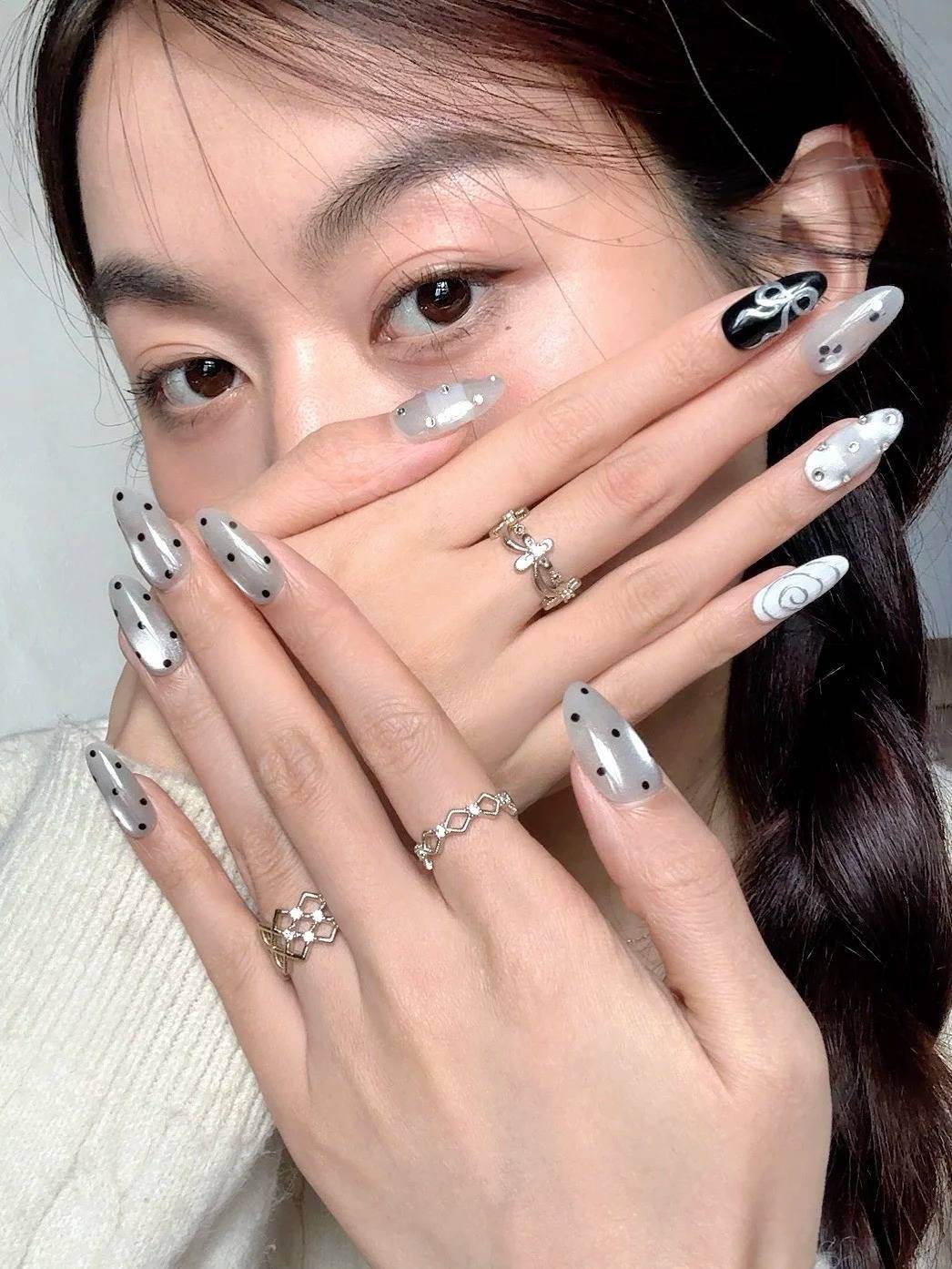 nail đen trắng
