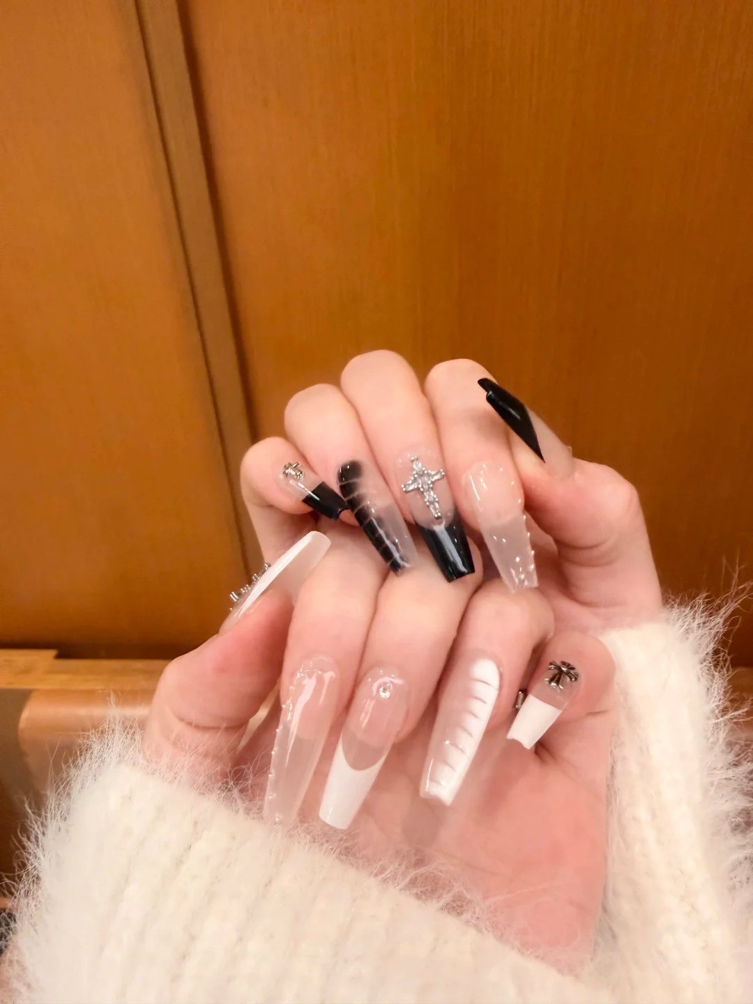 nail đen trắng