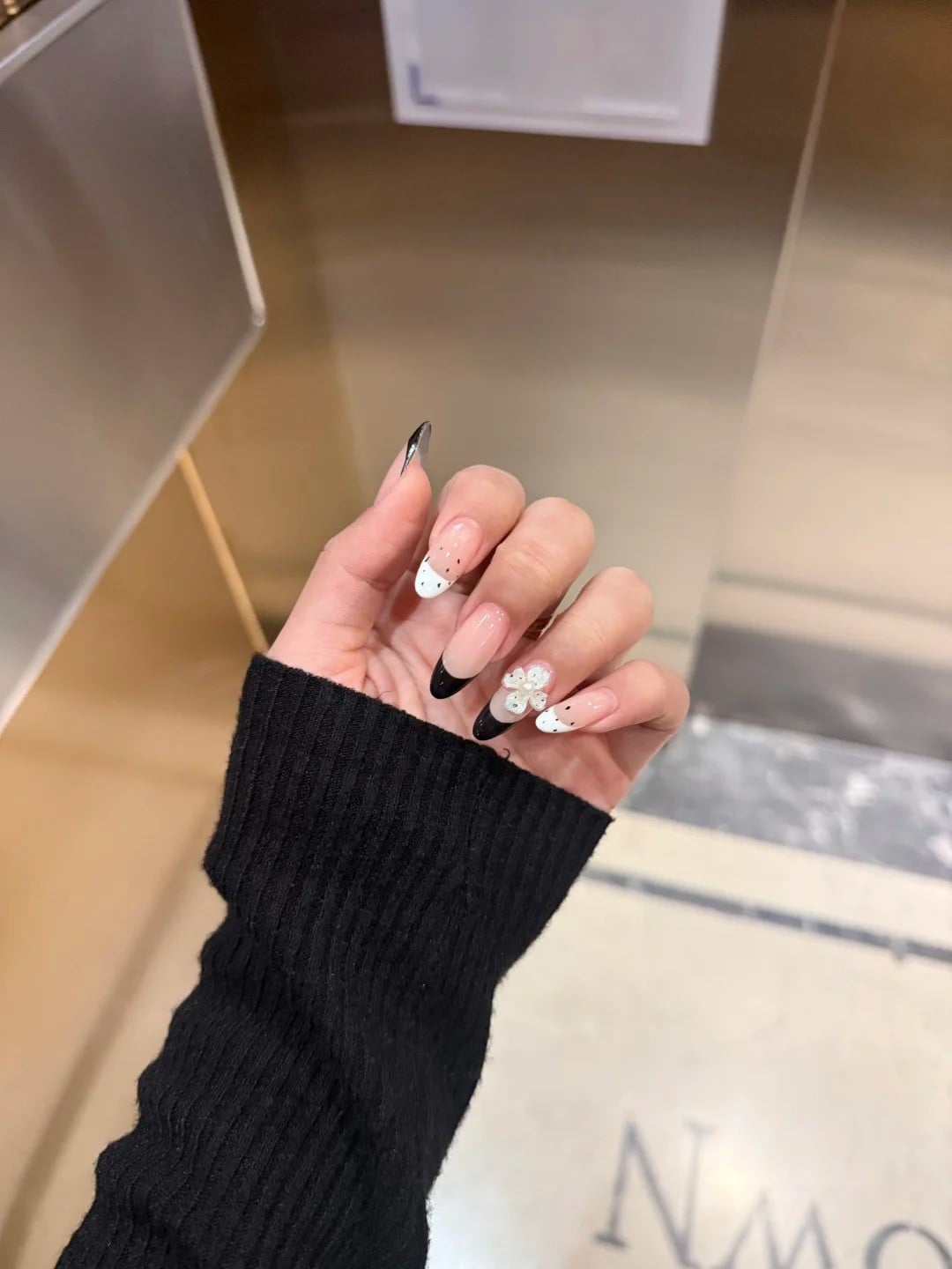 nail đen trắng