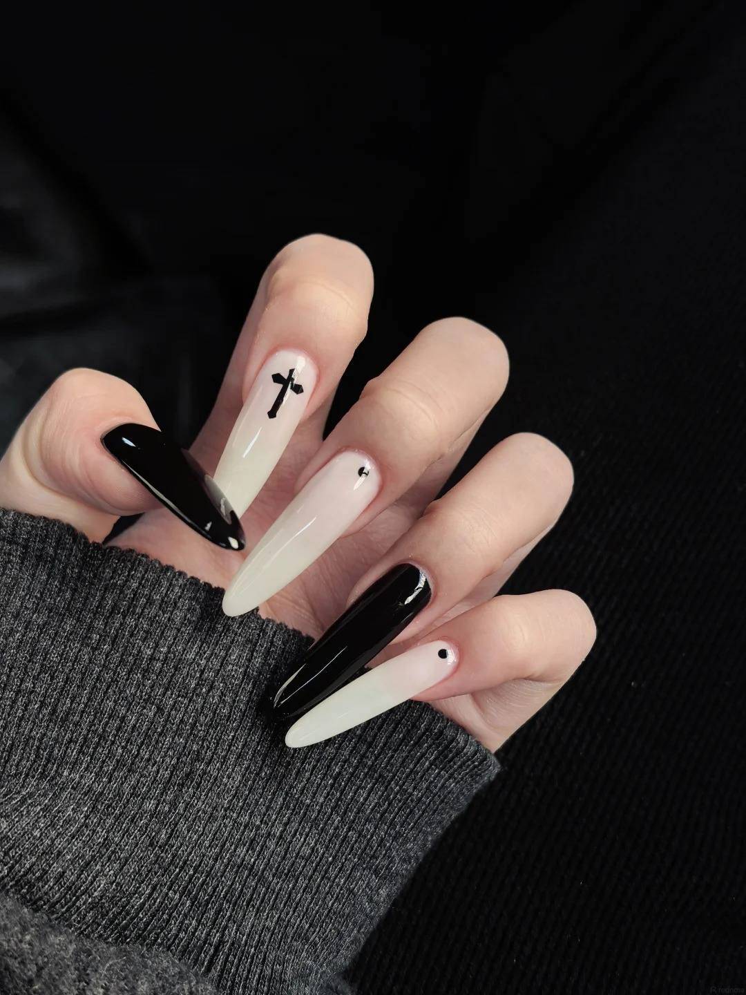 nail đen trắng