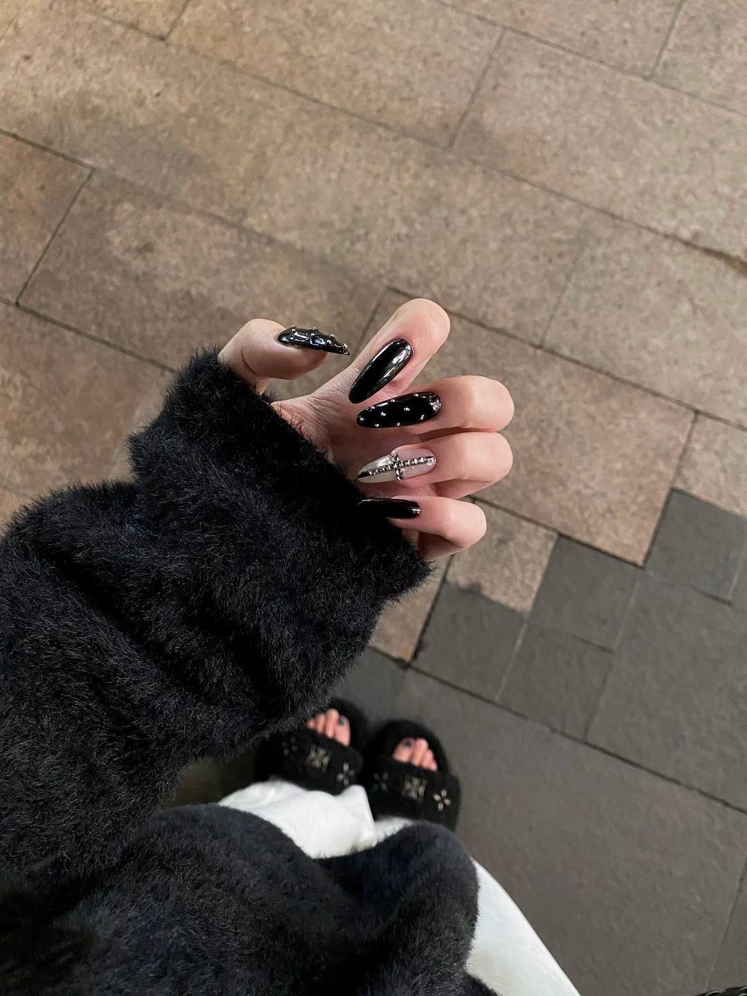 nail đen trắng