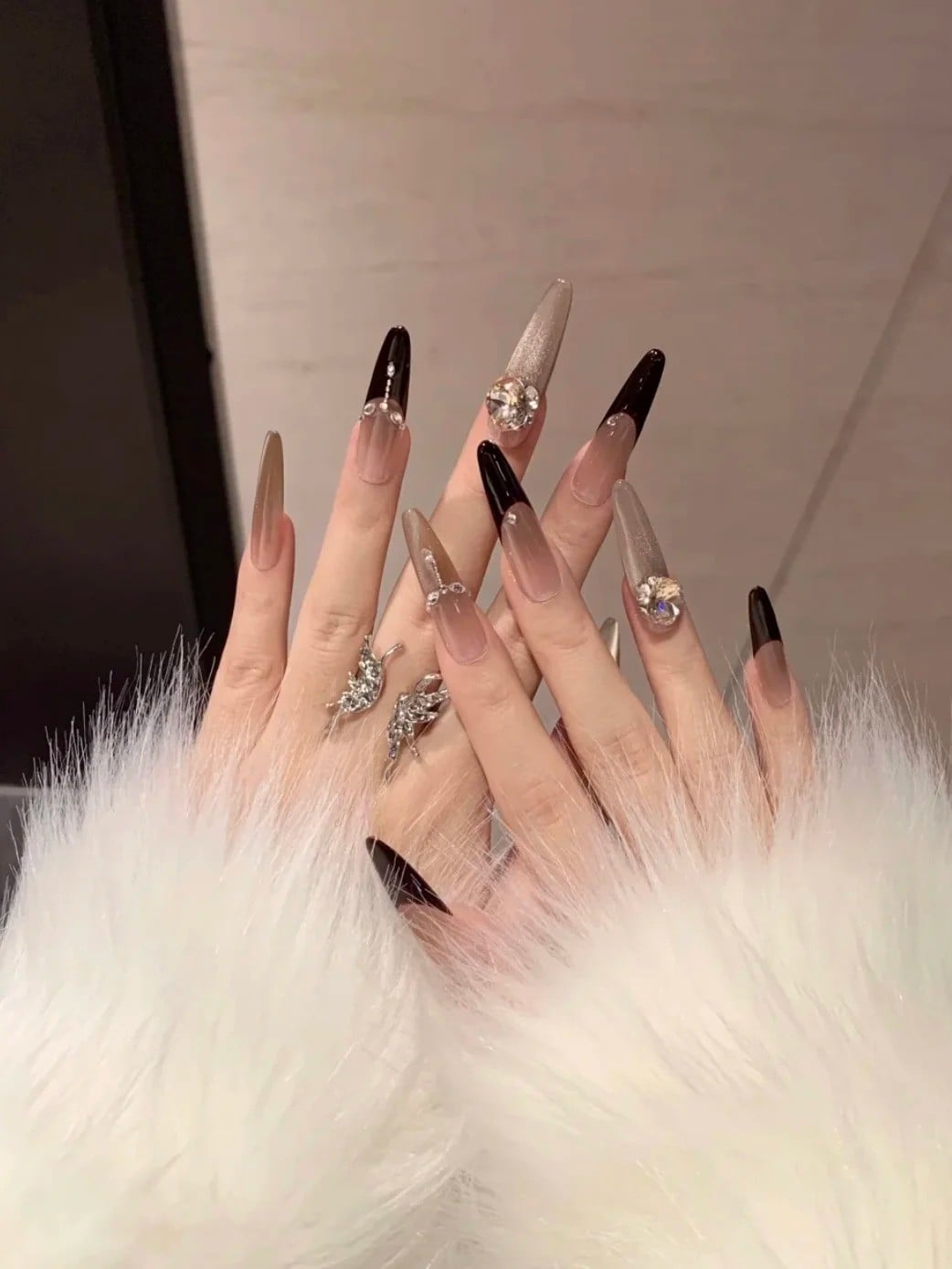 nail đen trắng