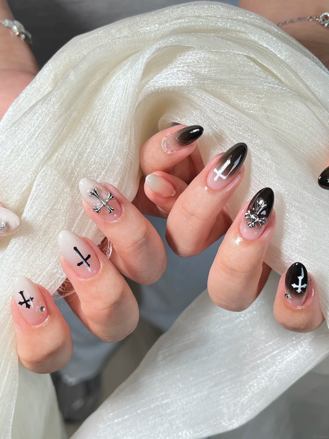 nail đen trắng
