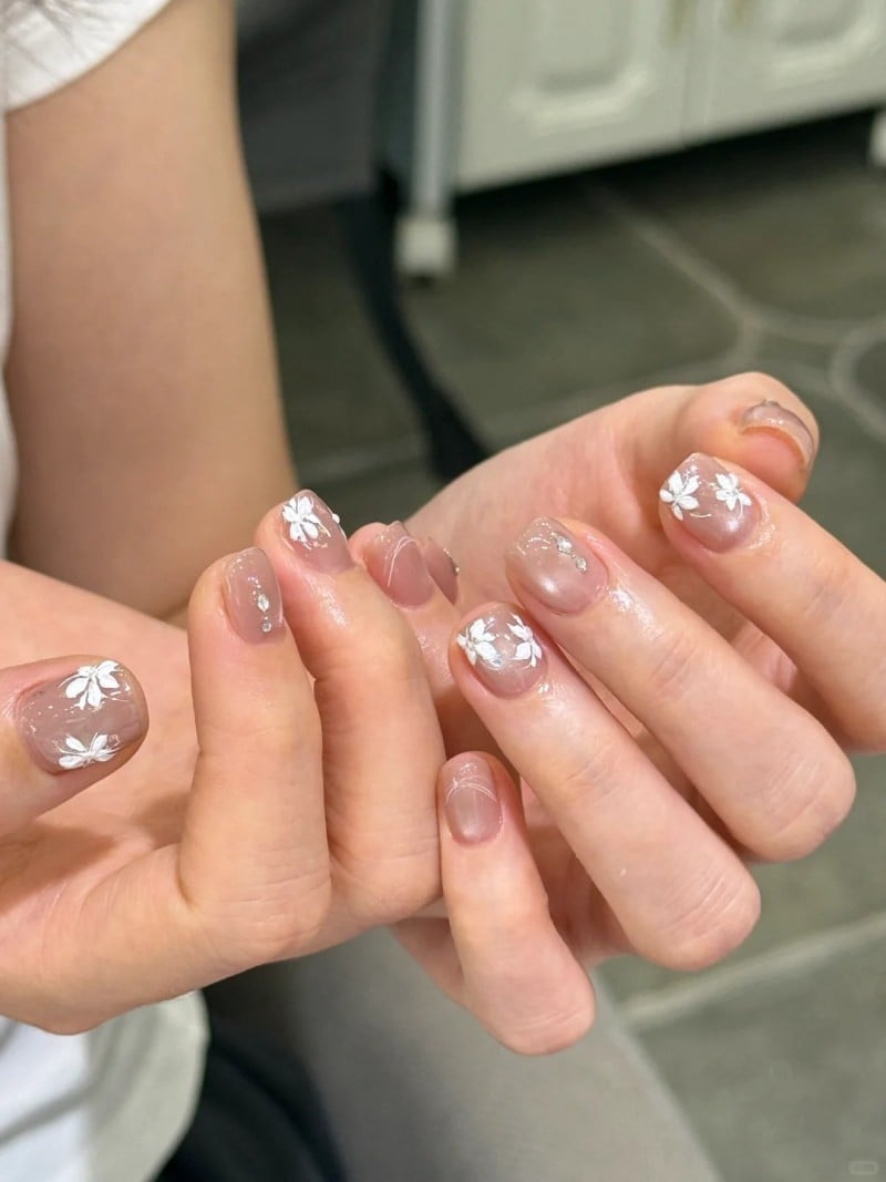 những mẫu nail đẹp cho móng ngắn