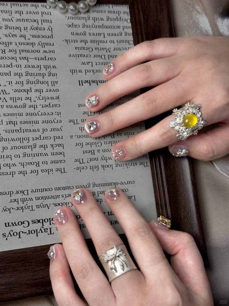 những mẫu nail đẹp cho móng ngắn