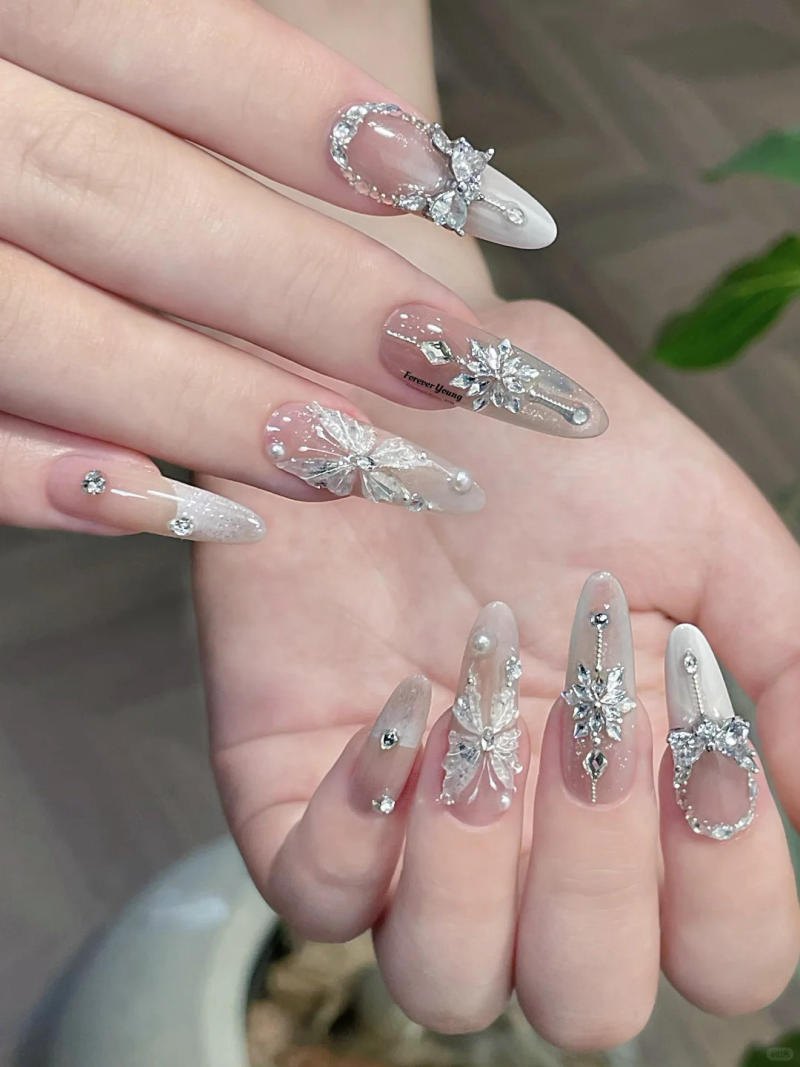 Nail French-tip cách điệu