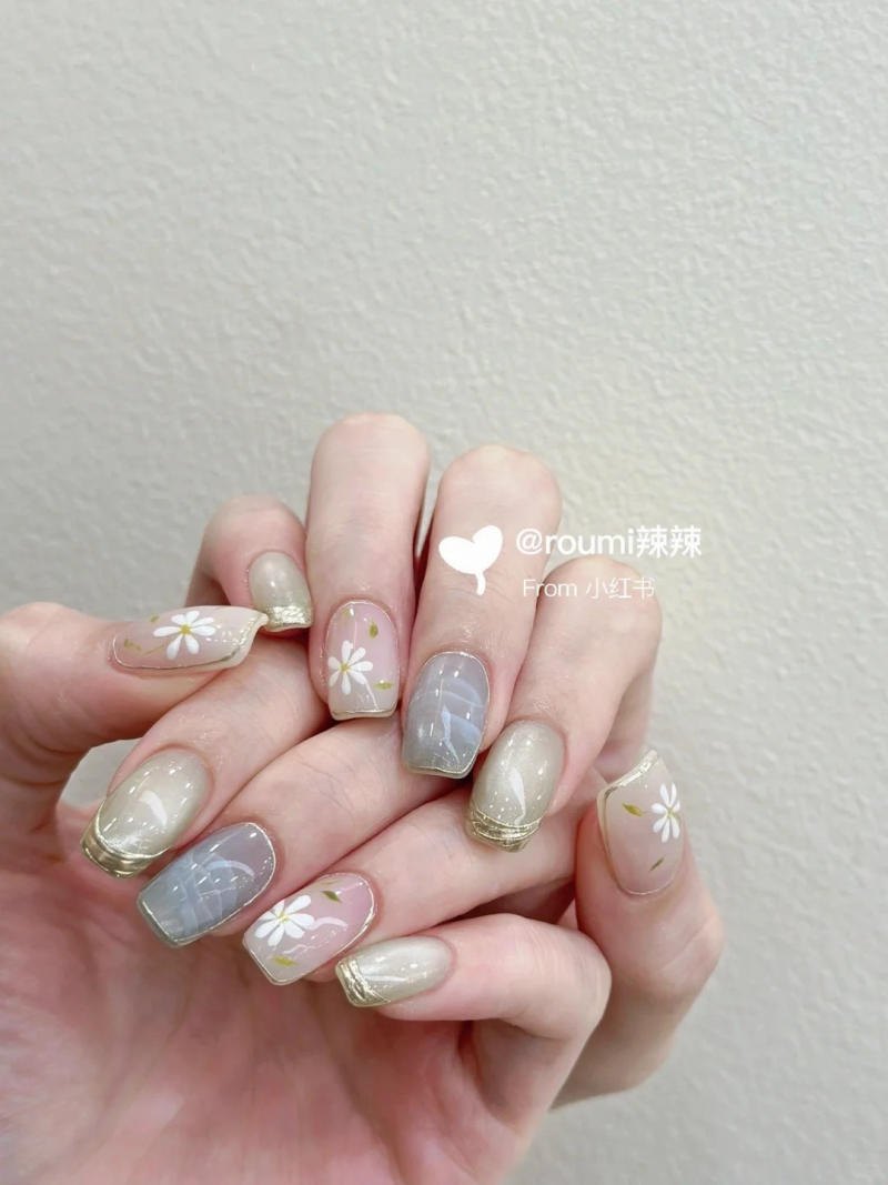Mẫu nail tối giản mùa xuân