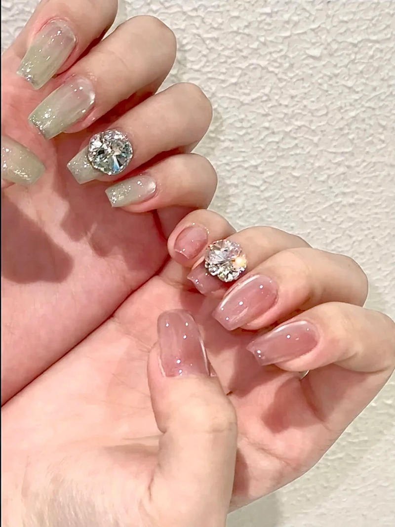 Nail đính đá và charm