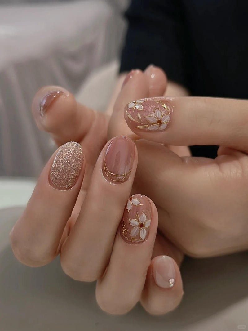 Mẫu nail tối giản mùa xuân