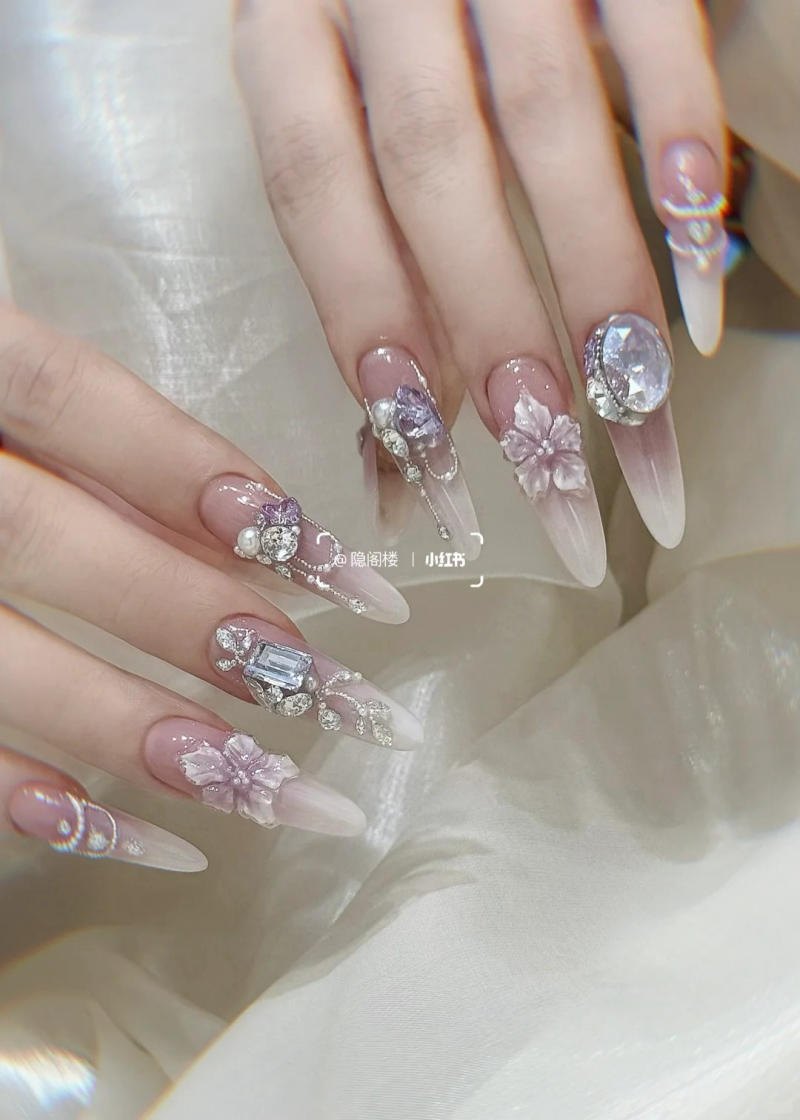 Nail đính đá và charm