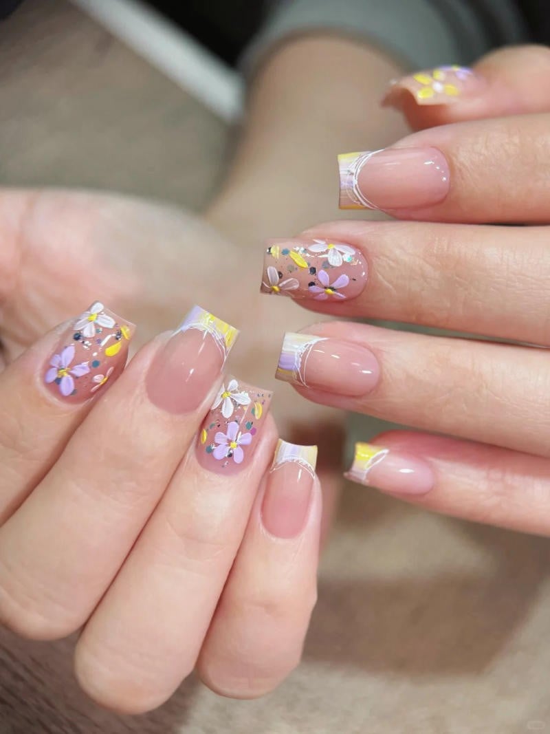 Nail French-tip cách điệu