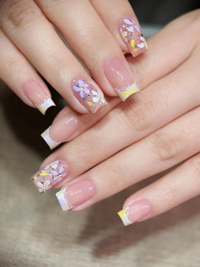 Nail French-tip cách điệu