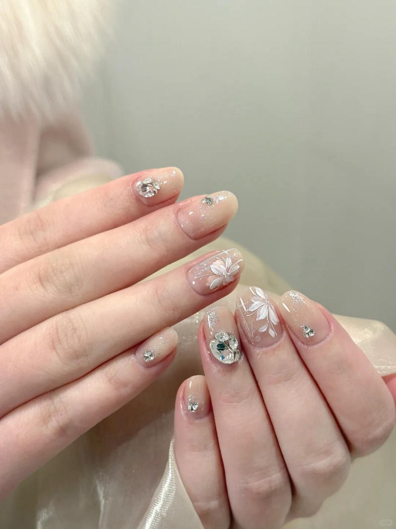 Nail đính đá và charm