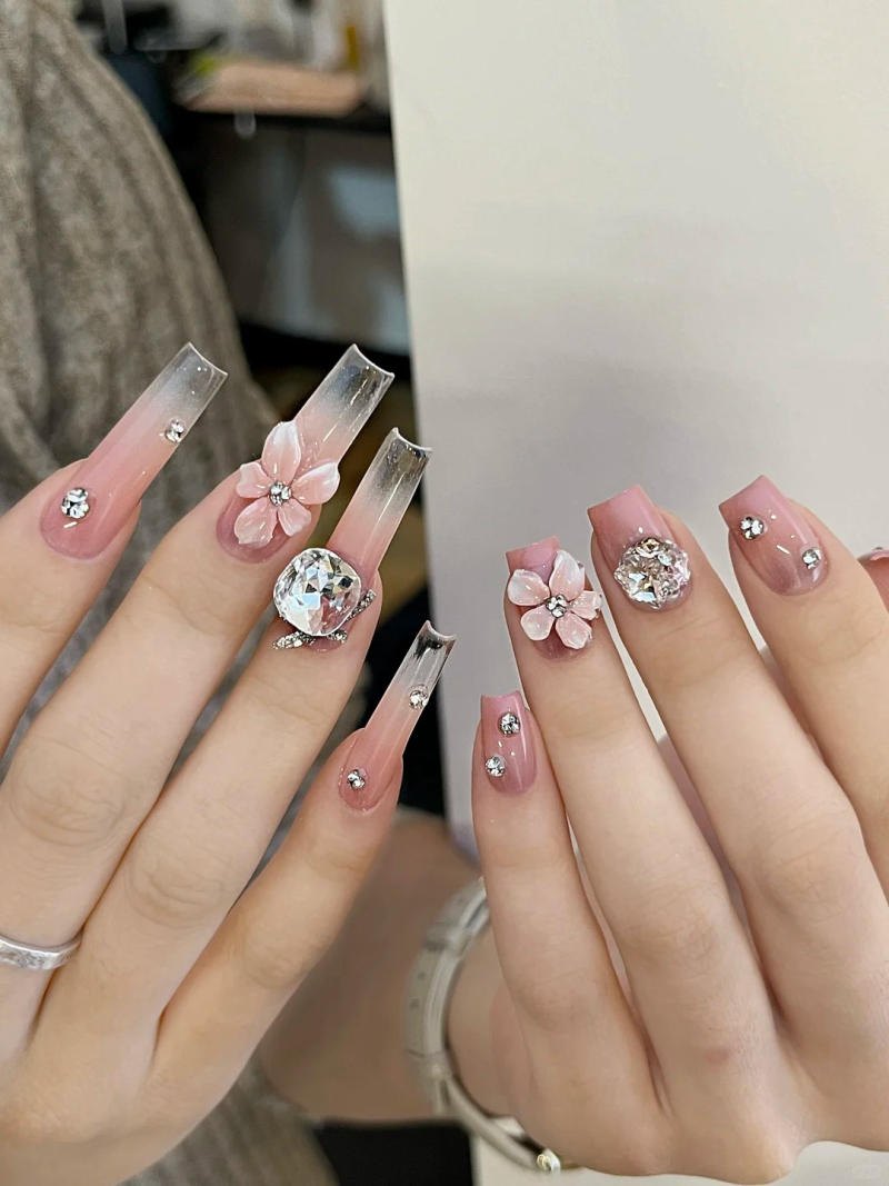 Nail đính đá và charm