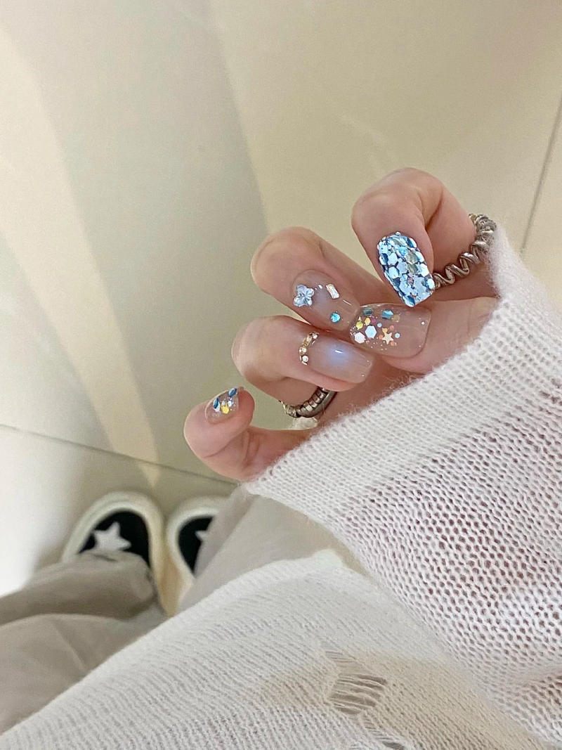 Nail đính đá và charm