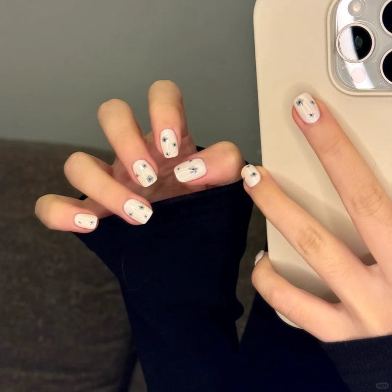 nail màu trắng gạo