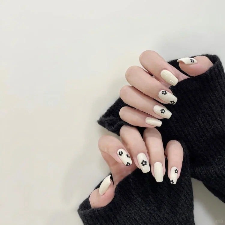 nail màu trắng gạo