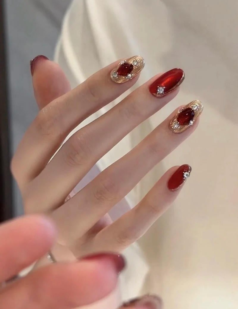 Nail tết 2026 mắt mèo