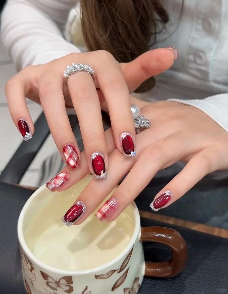 Nail tết 2026 mắt mèo