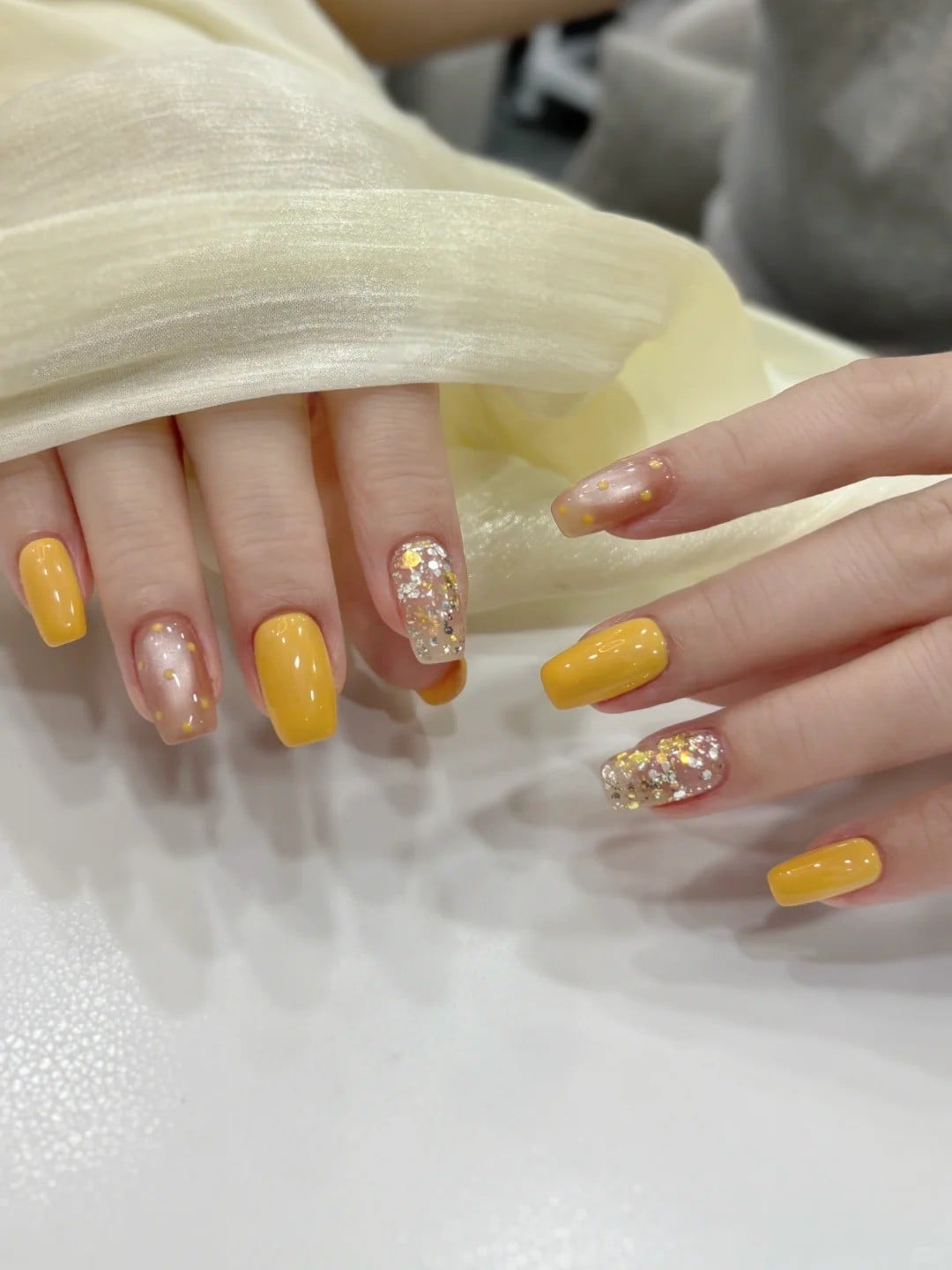 Nail Tết 2026 màu vàng