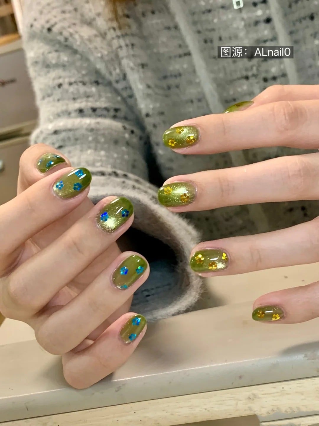 Nail Tết màu xanh lá tôn da