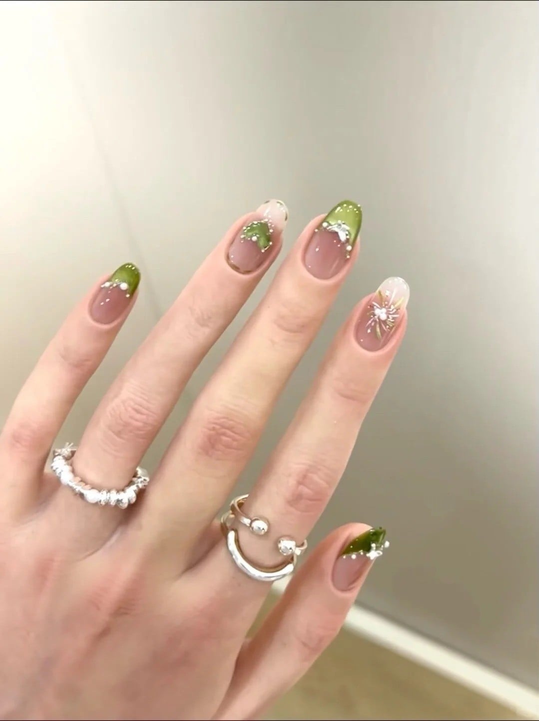 Nail Tết màu xanh lá tôn da
