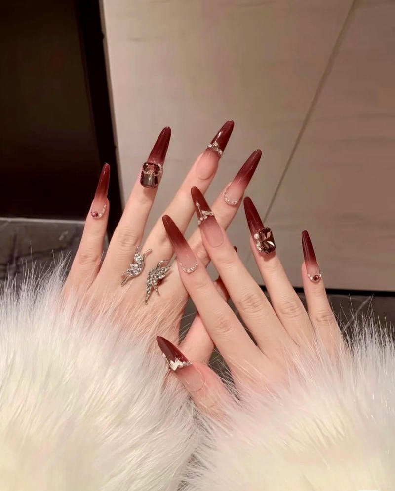 Mẫu móng tay dài Tết