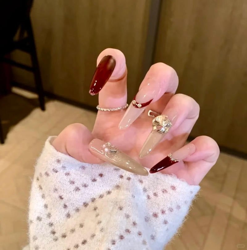 Mẫu móng tay dài Tết