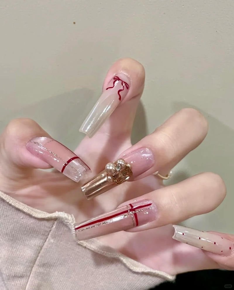 Mẫu móng tay dài Tết