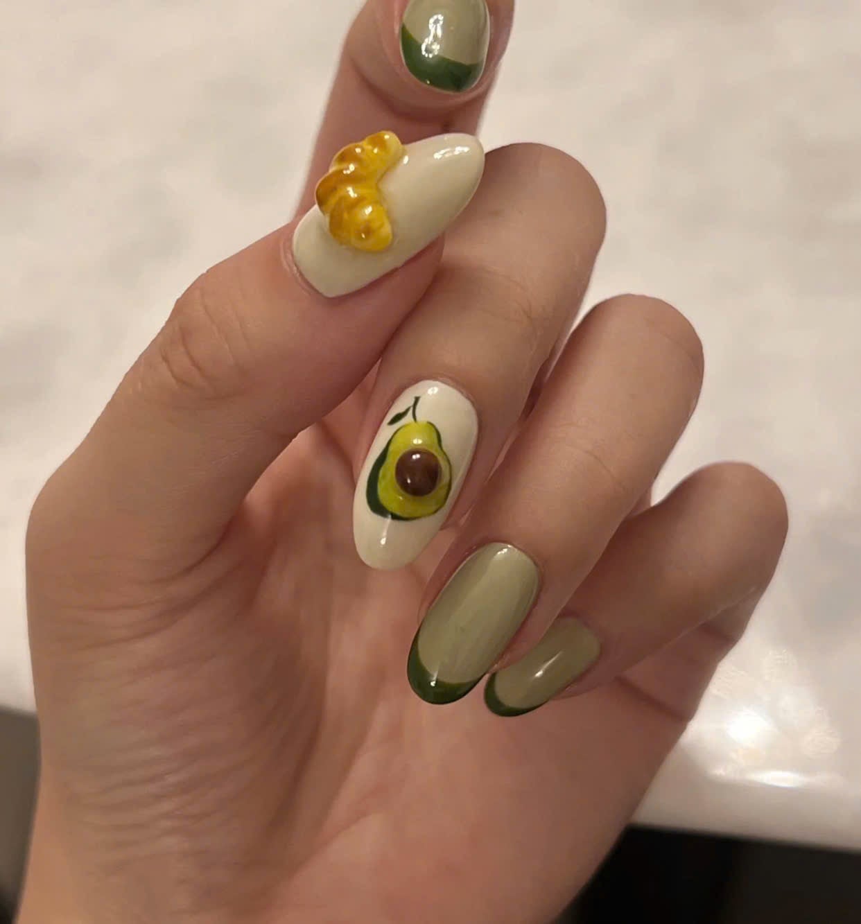 Mẫu nail quả bơ tinh nghịch, độc đáo
