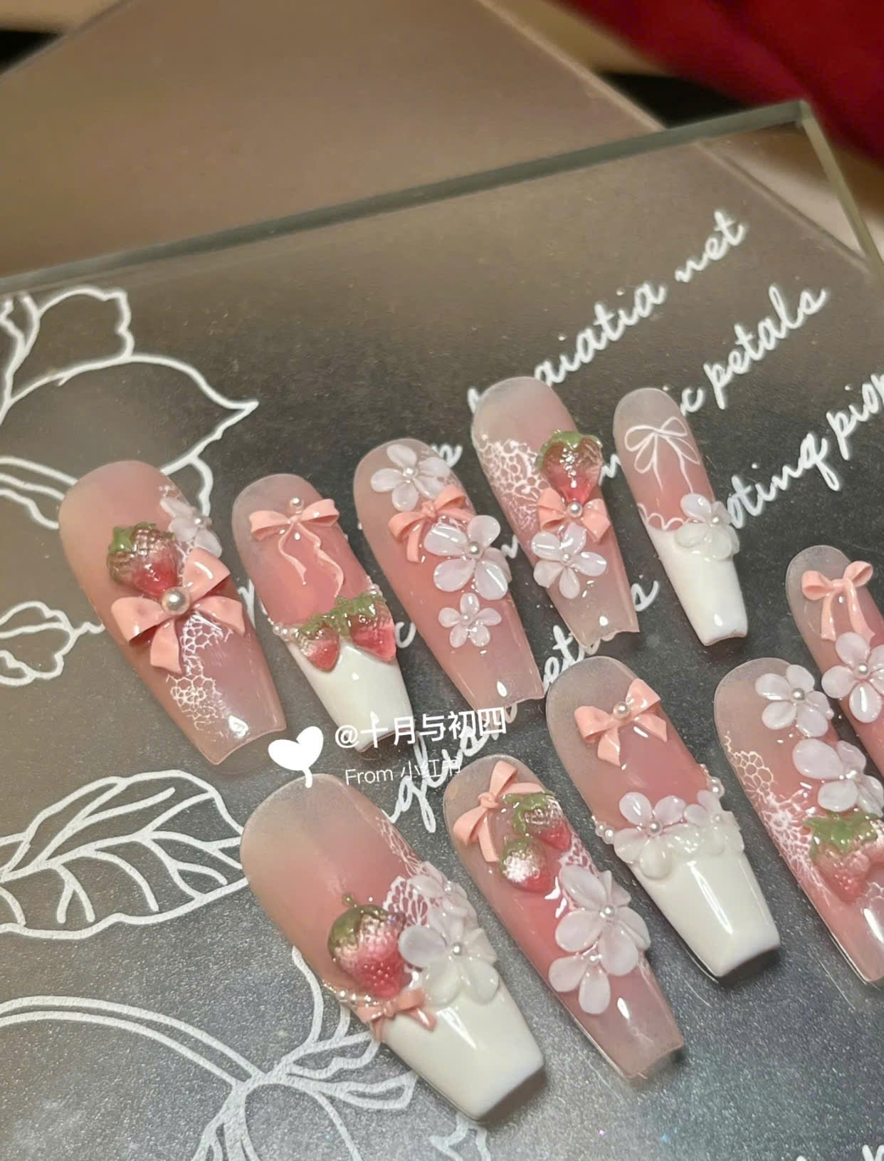 Mẫu nail dâu tây ngọt ngào, nữ tính