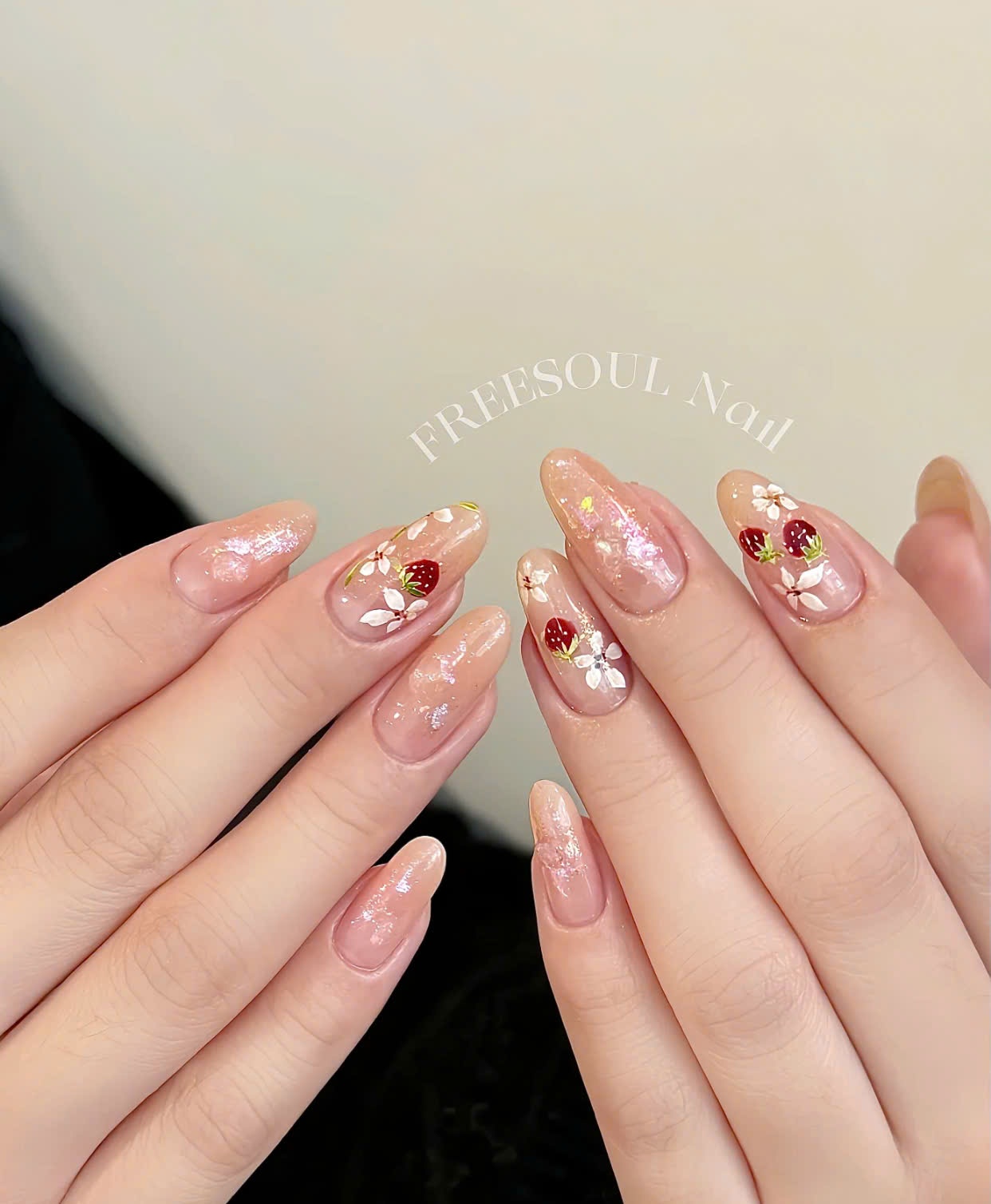 Mẫu nail dâu tây ngọt ngào, nữ tính