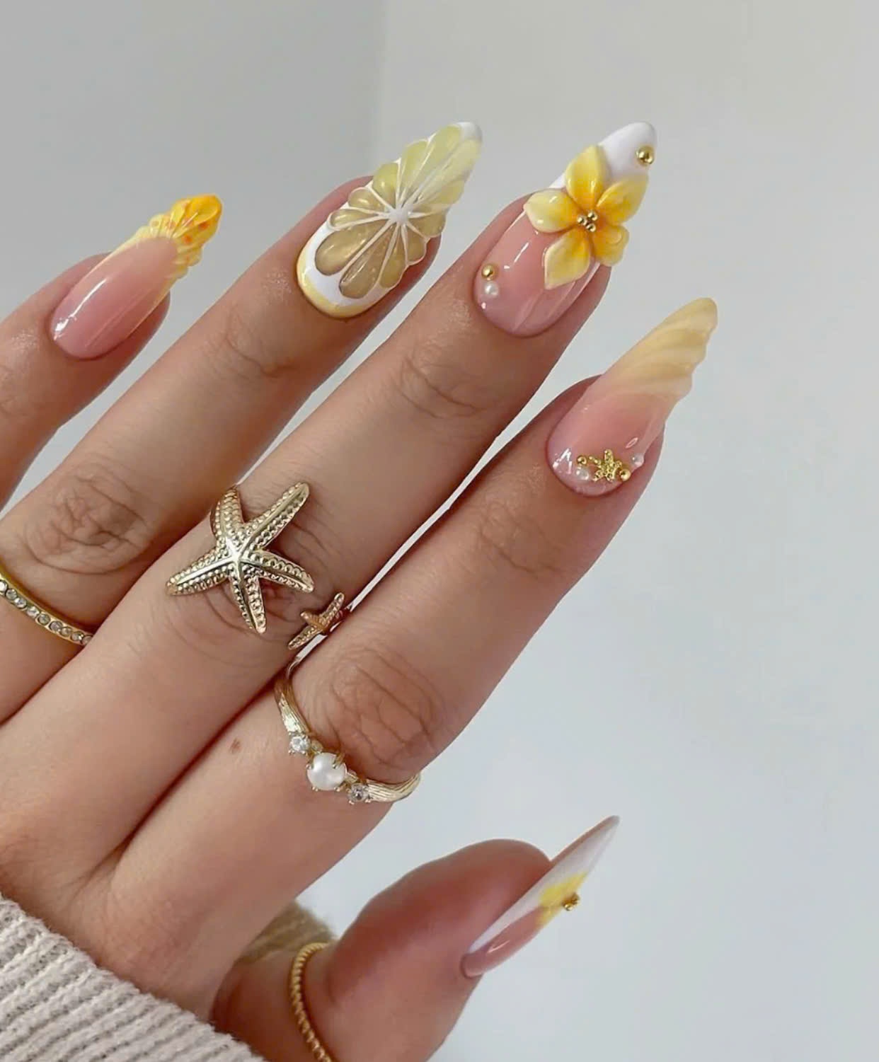 Mẫu nail chanh vàng/cam tươi tắn, rạng rỡ