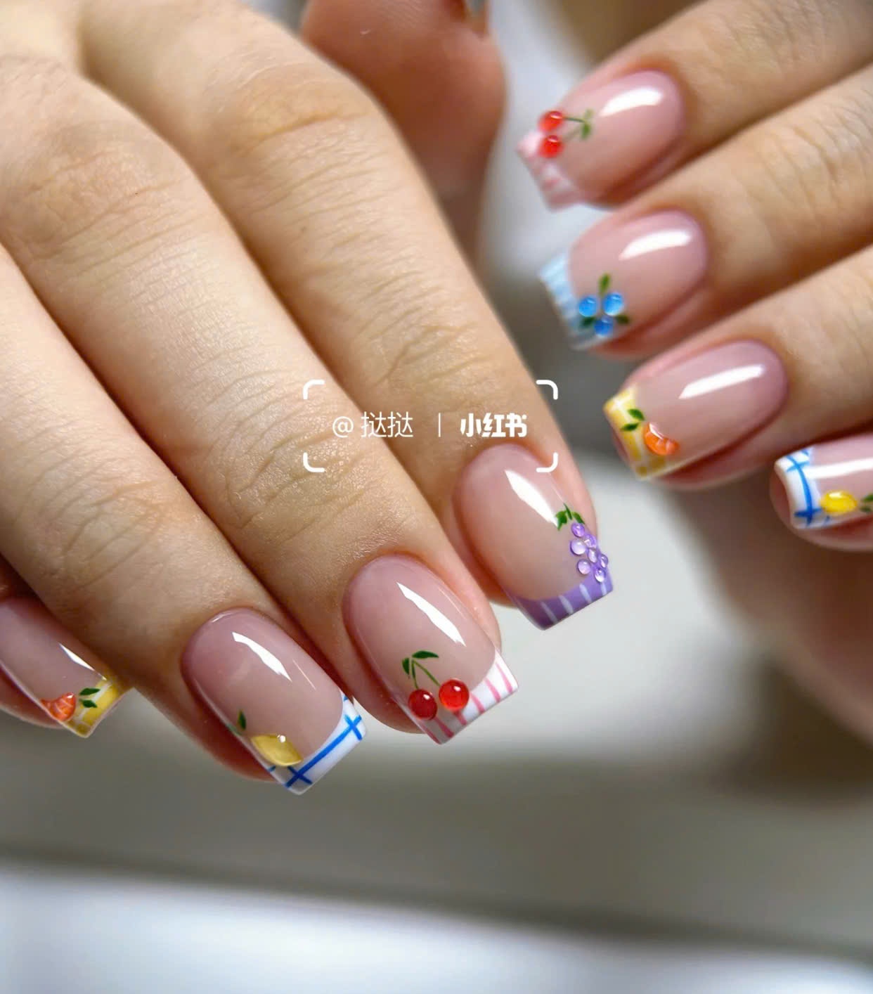 Nail trái cây kiểu French manicure (đầu móng)