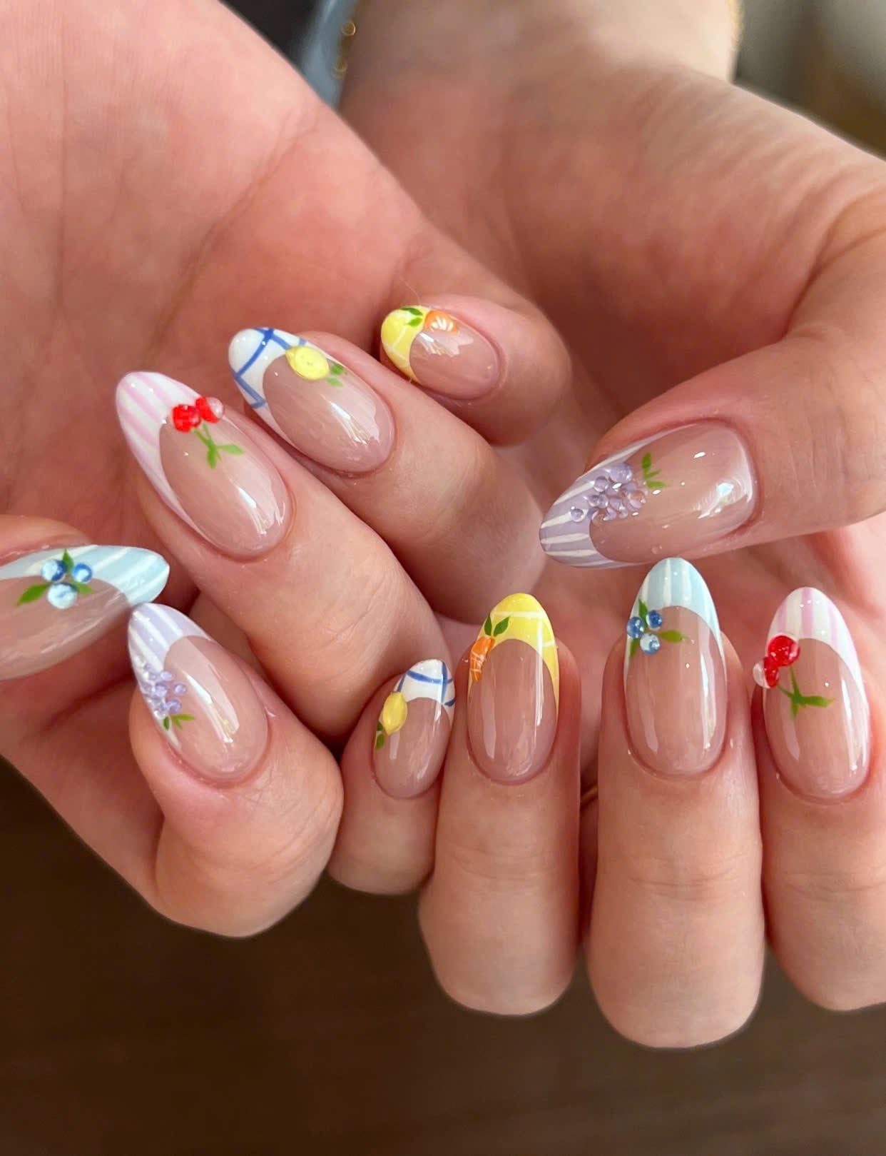 Nail trái cây kiểu French manicure (đầu móng)