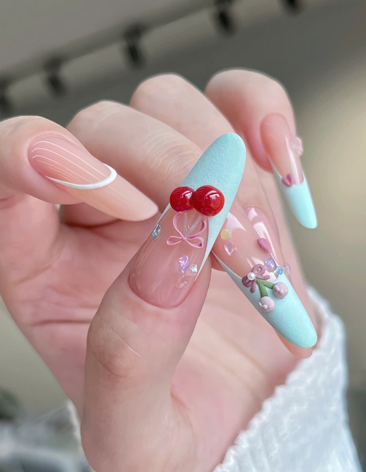 Mẫu nail quả cherry quyến rũ, kiêu kỳ